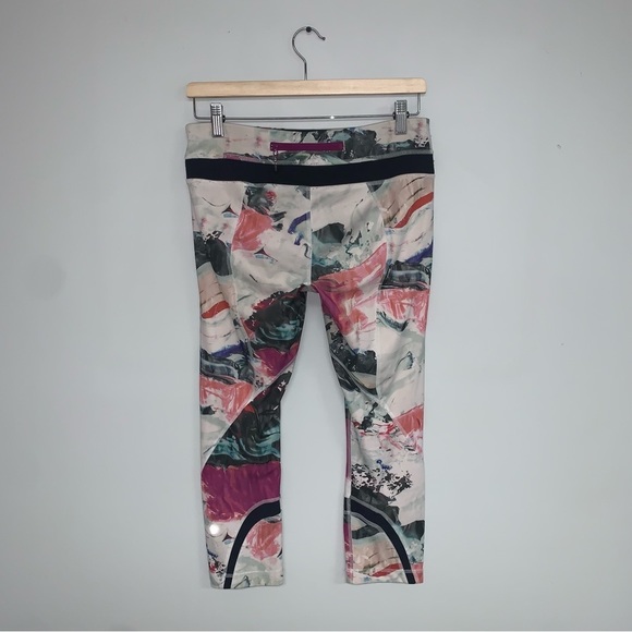 Lululemon Run: Inspire Crop II Leggings Size 6 US White Abstract Luxtreme Capris - Picture 9 of 15